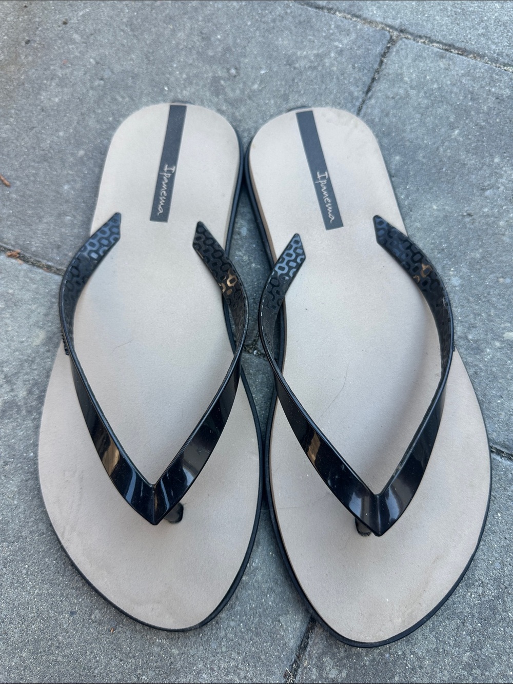 Ipanema Black and Cream Women's Sandals